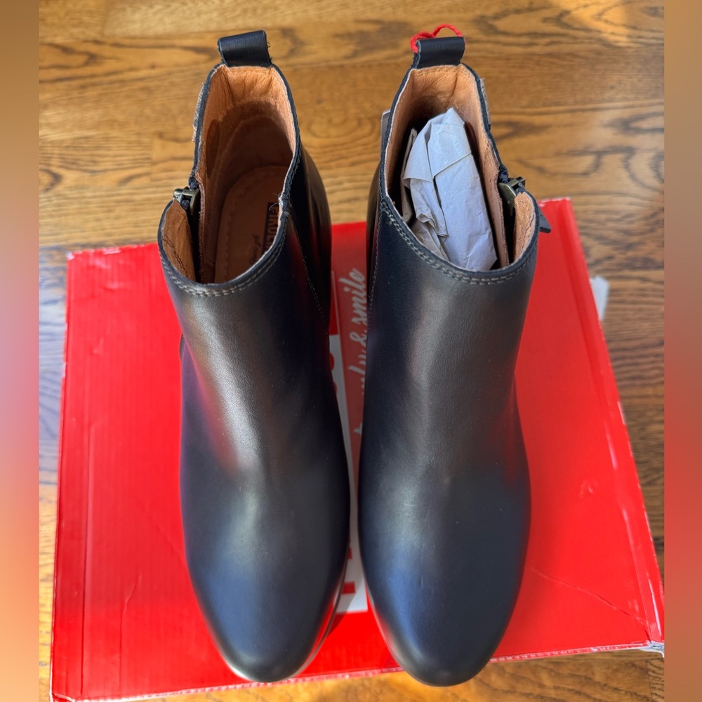 Pikolinos Black Leather Ankle Boots - NWT